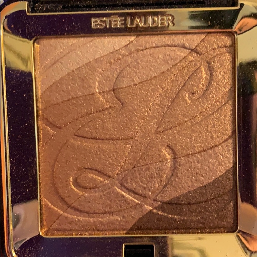 Estée Lauder highlighter